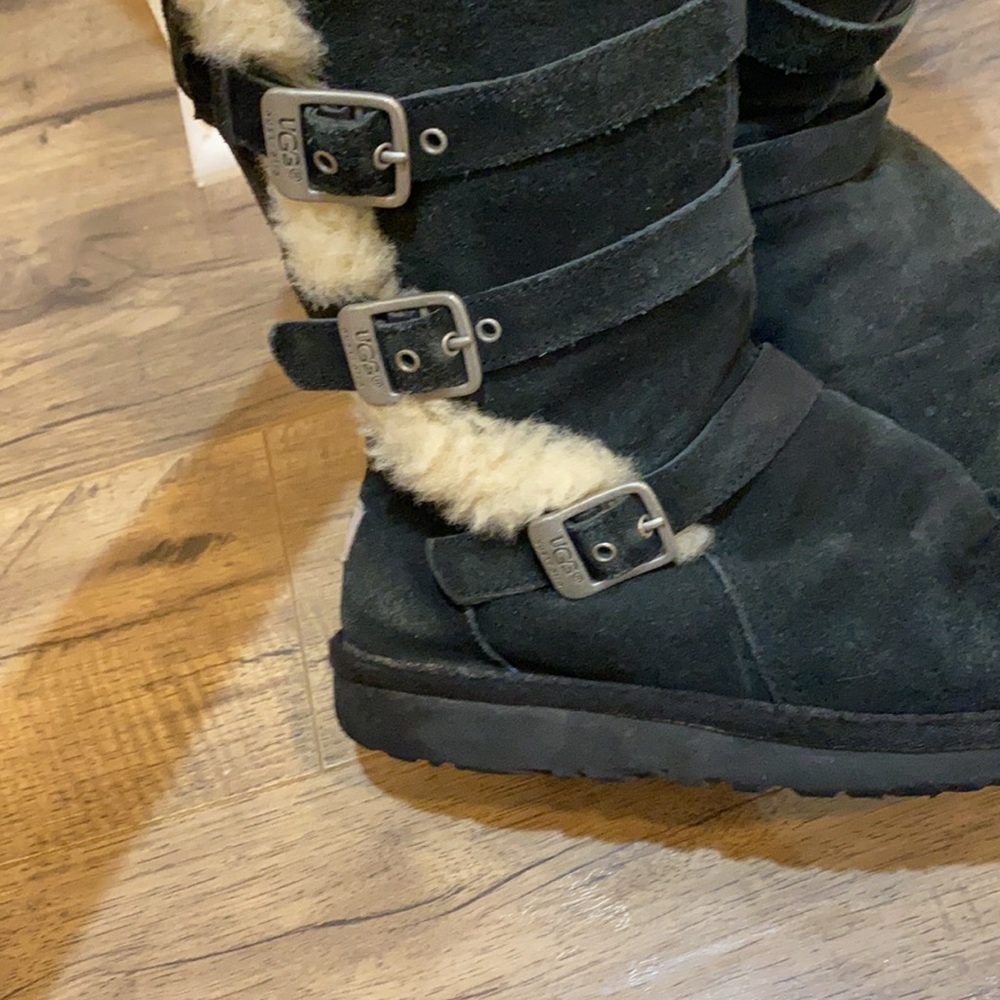 Ugg - Picture 3 of 8